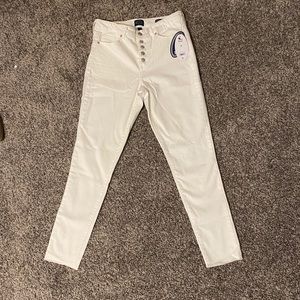 White denim jeans size 8- button front and raw hem at the bottom. NWT